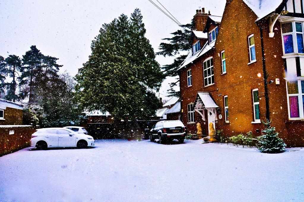 Gatwick Inn Horley Zewnętrze zdjęcie