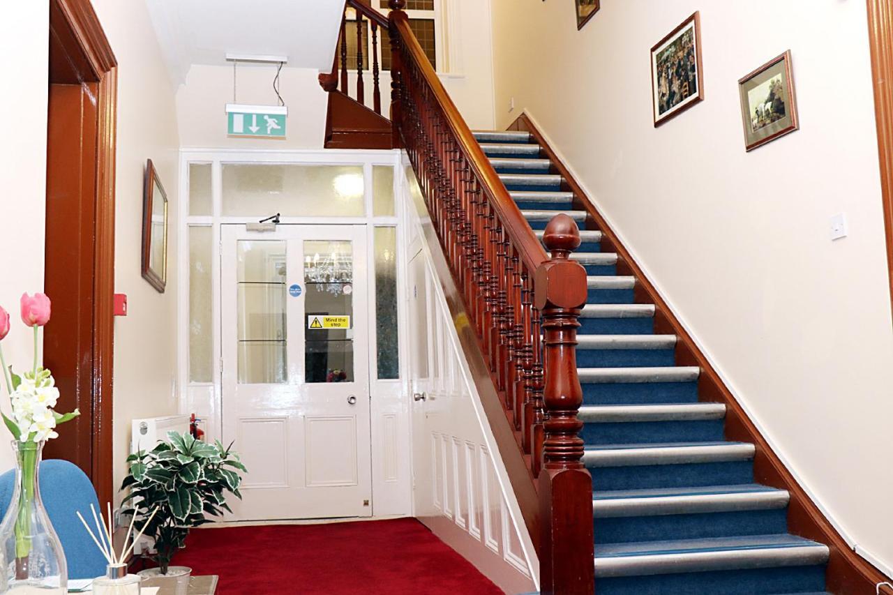 Gatwick Inn Horley Zewnętrze zdjęcie