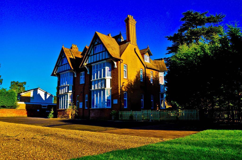 Gatwick Inn Horley Zewnętrze zdjęcie
